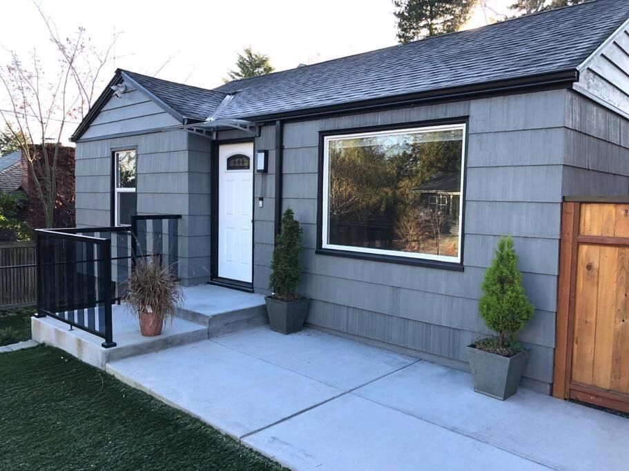 Cozy Crown Hill Carkeek Cottage W/3 Beds, Full Kitchen & Backyard In North سياتل المظهر الخارجي الصورة