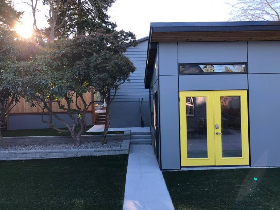 Cozy Crown Hill Carkeek Cottage W/3 Beds, Full Kitchen & Backyard In North سياتل المظهر الخارجي الصورة