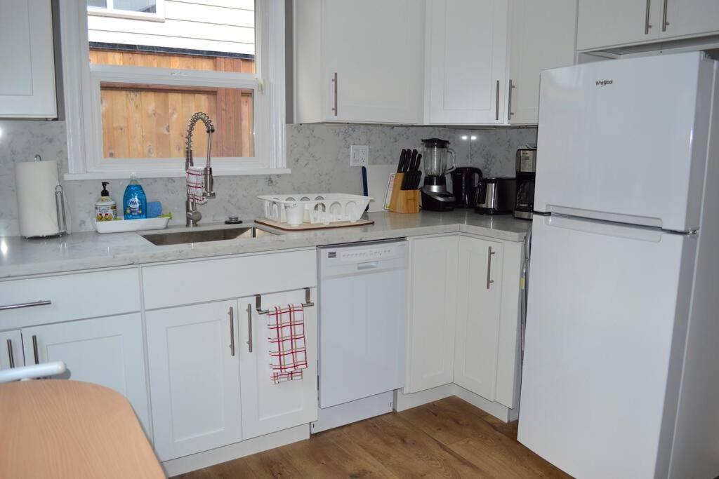 Cozy Crown Hill Carkeek Cottage W/3 Beds, Full Kitchen & Backyard In North سياتل المظهر الخارجي الصورة