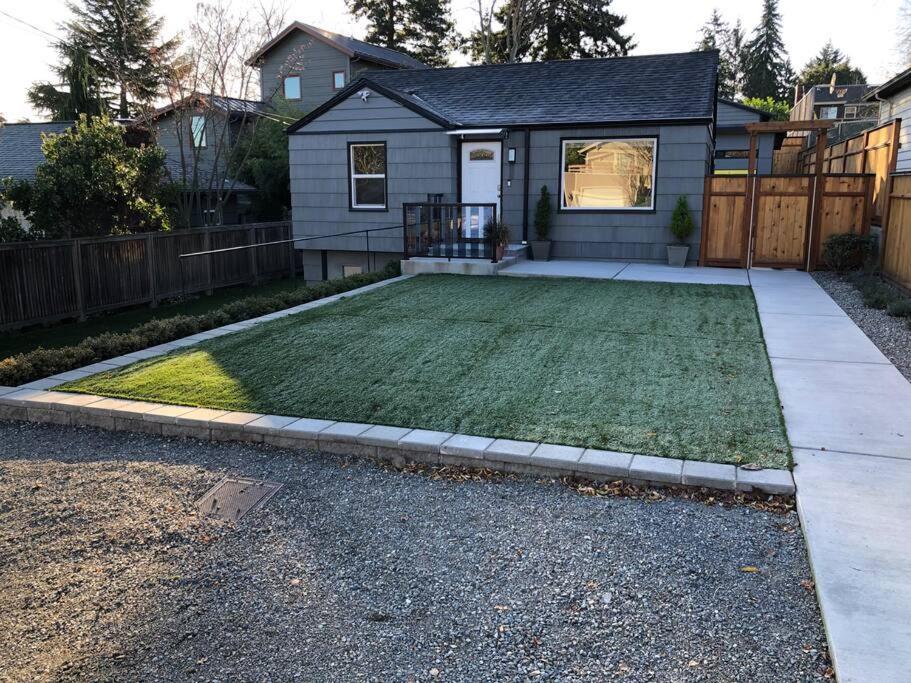 Cozy Crown Hill Carkeek Cottage W/3 Beds, Full Kitchen & Backyard In North سياتل المظهر الخارجي الصورة