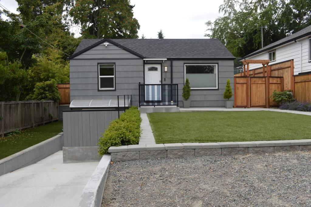 Cozy Crown Hill Carkeek Cottage W/3 Beds, Full Kitchen & Backyard In North سياتل المظهر الخارجي الصورة
