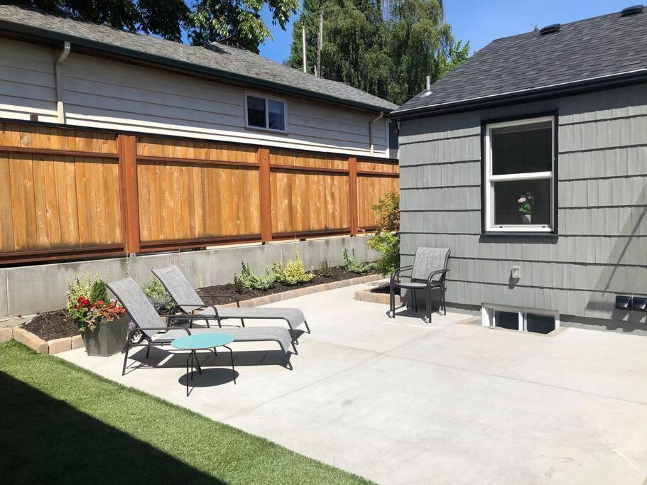 Cozy Crown Hill Carkeek Cottage W/3 Beds, Full Kitchen & Backyard In North سياتل المظهر الخارجي الصورة
