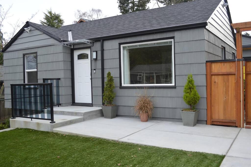 Cozy Crown Hill Carkeek Cottage W/3 Beds, Full Kitchen & Backyard In North سياتل المظهر الخارجي الصورة